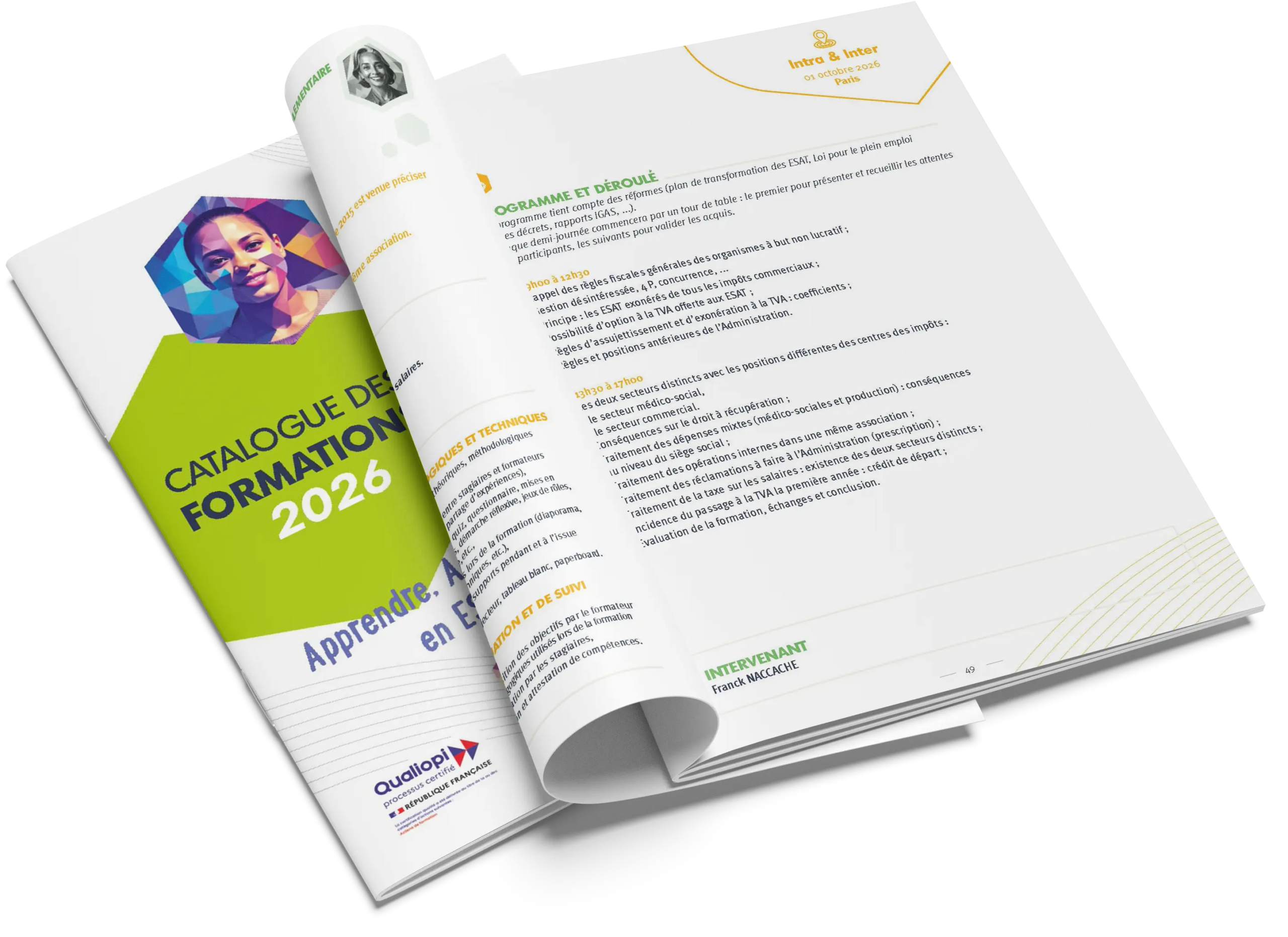 Catalogue de formations 2026 ouvert, présentant une page programme détaillée et une couverture verte “Catalogue de formation 2026”.